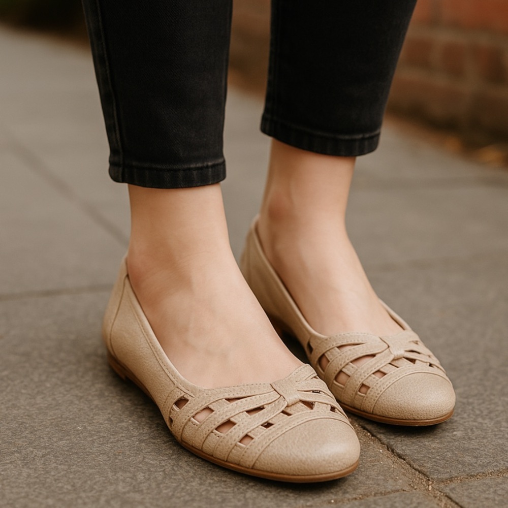 Life Stride cream colored faux leather slip ons! Nwot